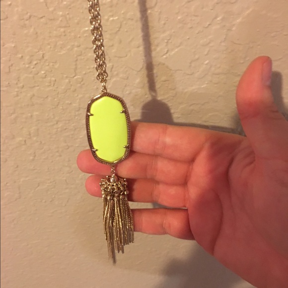 Kendra Scott neon yellow rayne necklace