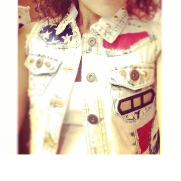 VEST - Picture 2 of 2