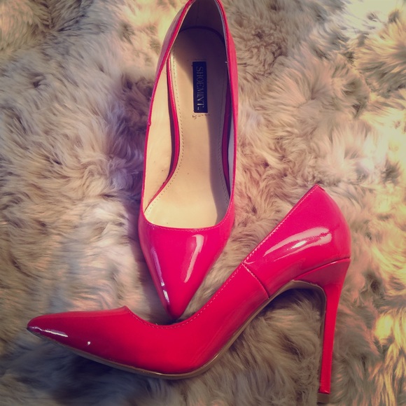 HOT PINK SHOEMINT HEELS