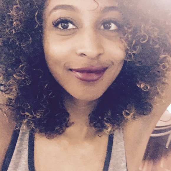 Meet your Posher, Amber ππ - Picture 3 of 4