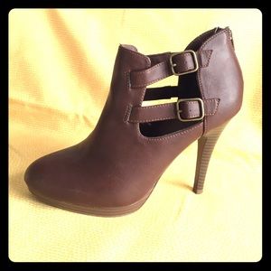 High-heeled Booties