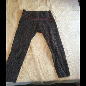 Puma capri/athletic pant, small
