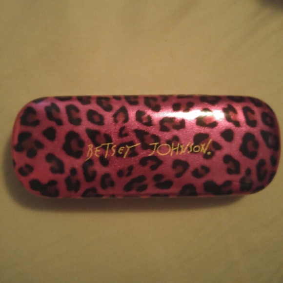 Betsey Johnson sunnies case nwt