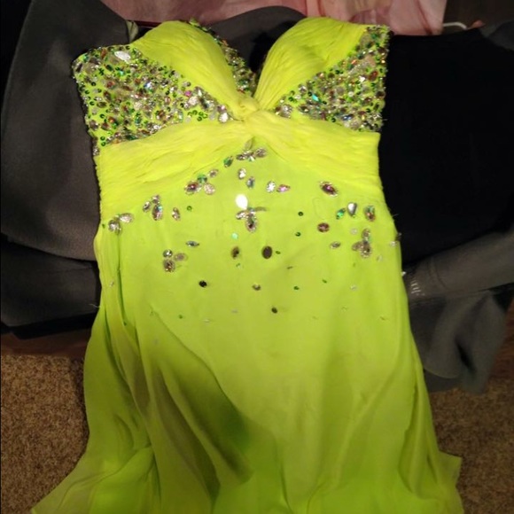 Prom dress neon green/yellow - Picture 2 of 3