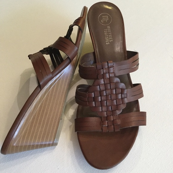 Mootsies Tootsies Shoes - 2.5" WEDGE HEEL SANDAL, SIZE 10, BRAND NEW