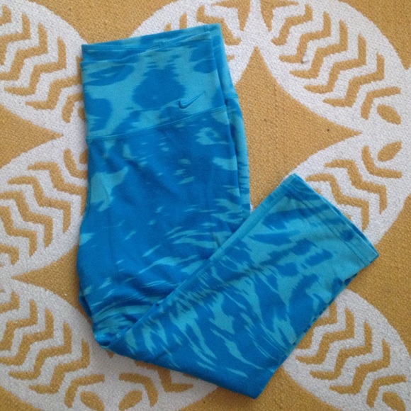 Nike Dri-Fit crop leggings