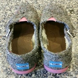 KIDS VELCRO TOMS!