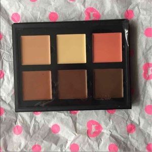 BRAND NEW! Anastasia Beverly Hills Contour Kit