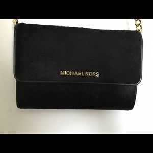 MAKE ME AN OFFER Michael kors crossbody AUTHENTIC