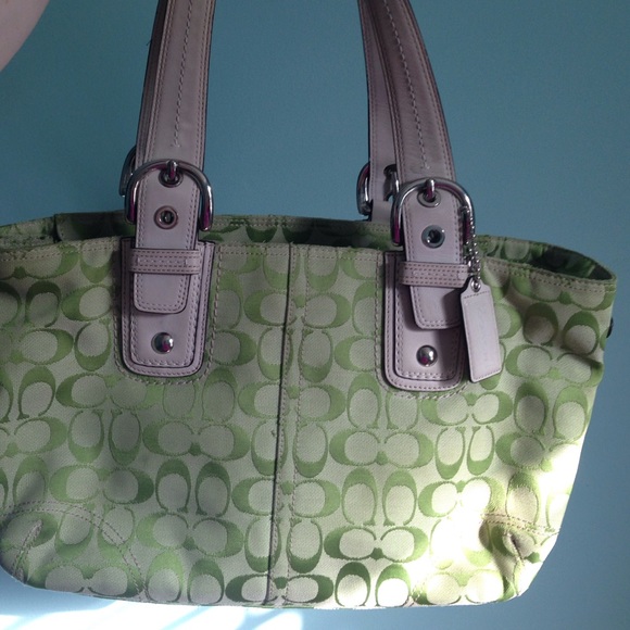 Spring green zip top coach shoulder bag