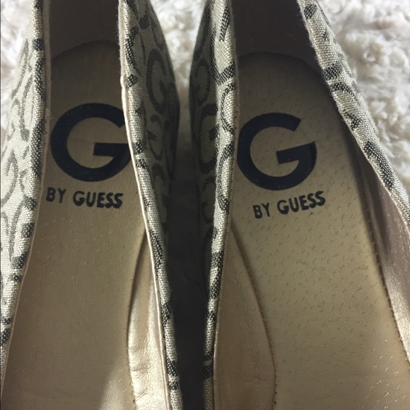 SOLD! Guess Flats - Taupe/Gold - Picture 3 of 4