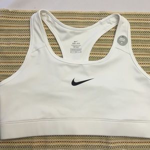 Nike sports bra size M