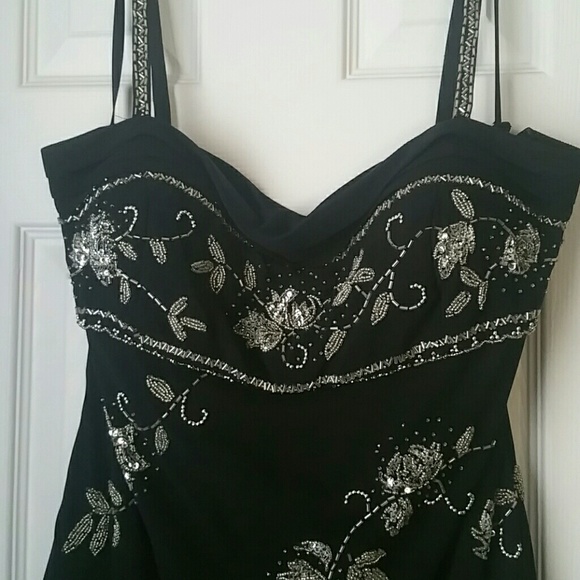 Gorgeous beaded formal dress - Picture 2 of 4