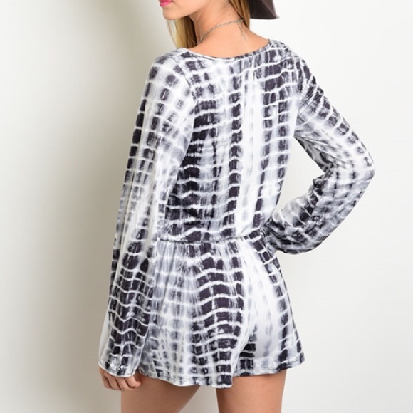 🎈LAST ONE🎈White Grey Tie Dye Romper - Picture 2 of 3