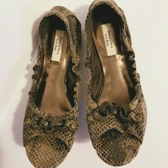 *SOLD*Vera Wang Snake Skin Textured Peep Toe Flats - Picture 2 of 3