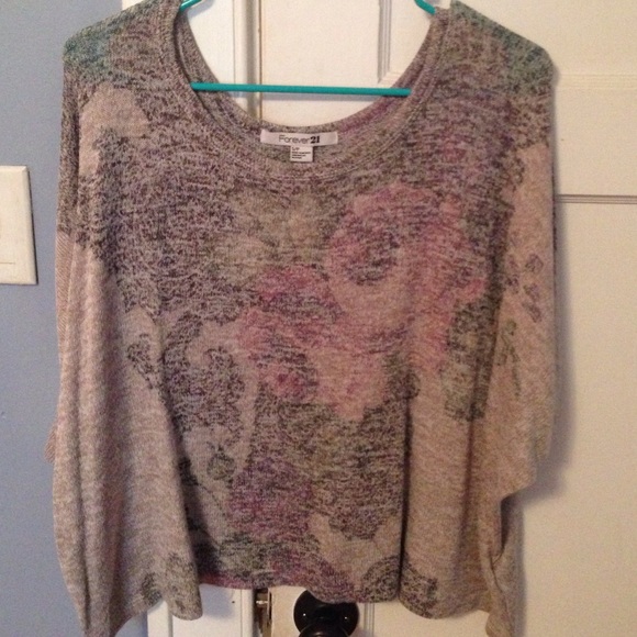 Knitted gray floral top