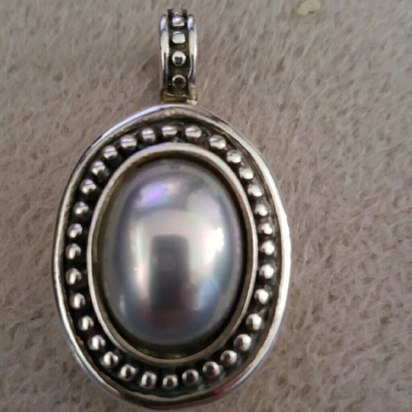 Pure 925 sterling silver Oval Pendant With Great Detail  NWT.