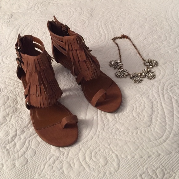 Fringy flats ( these are HOT this summer)👆🏼🤗