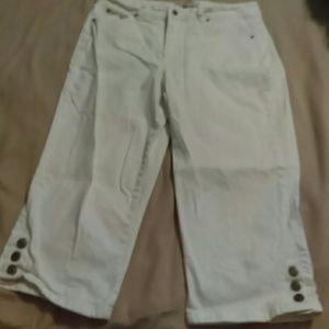 White denim Capri size 12 Stretch
