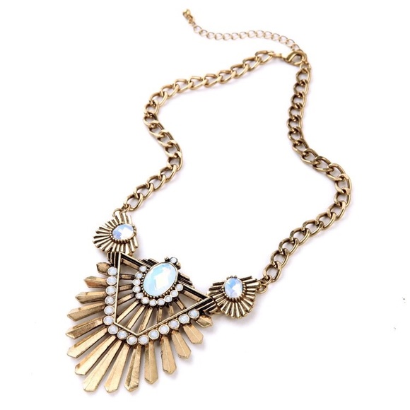 Jewelry - • Last 1 • Elegant Statement Necklace •