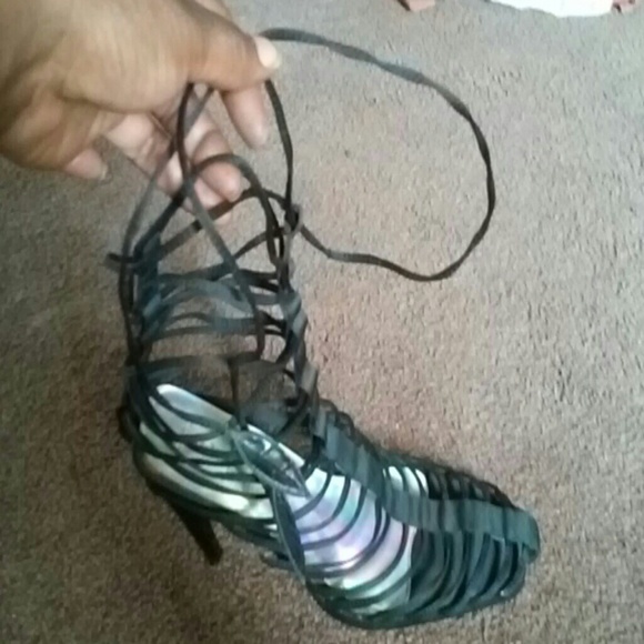 Black tied up heels - Picture 2 of 3