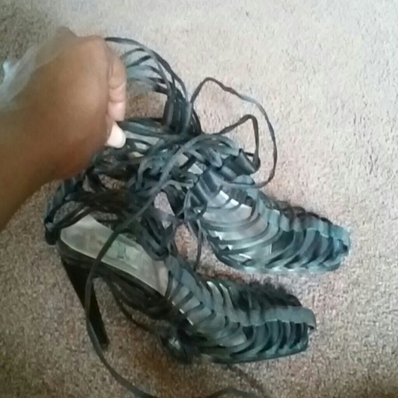 Black tied up heels - Picture 3 of 3