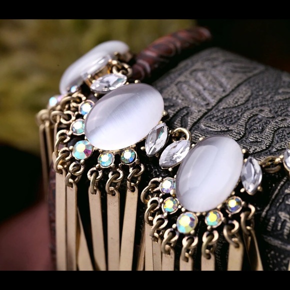 • SALE • Beautiful Statement Necklace • - Picture 2 of 4