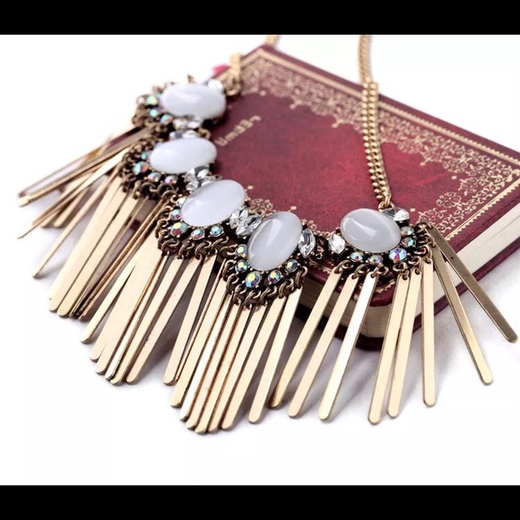 • SALE • Beautiful Statement Necklace • - Picture 3 of 4