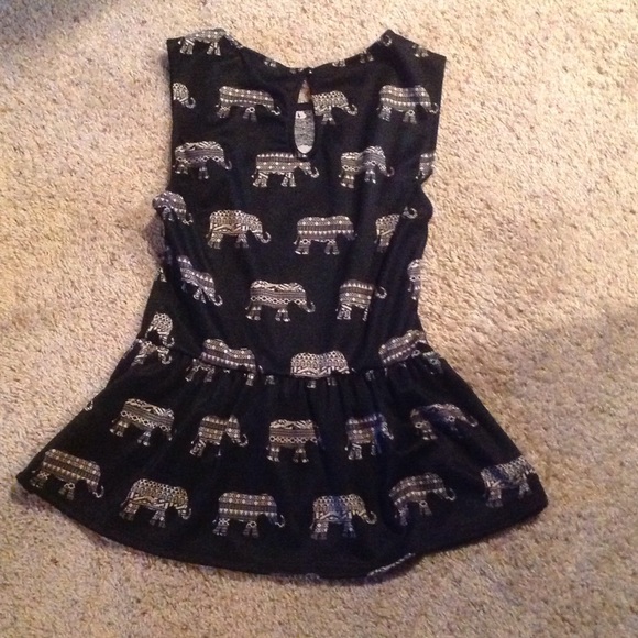 Black elephant top - Picture 2 of 2