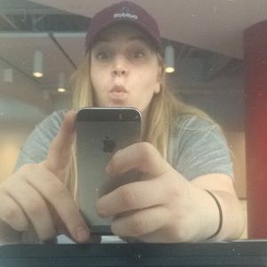 Meet your Posher, Alyson