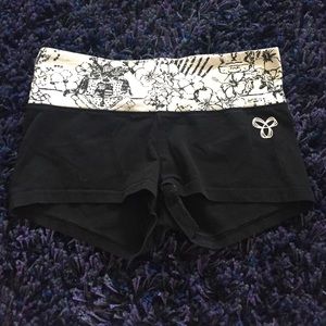 Aritzia black shorts