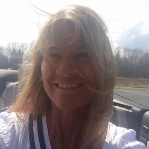 Meet your Posher, Debi