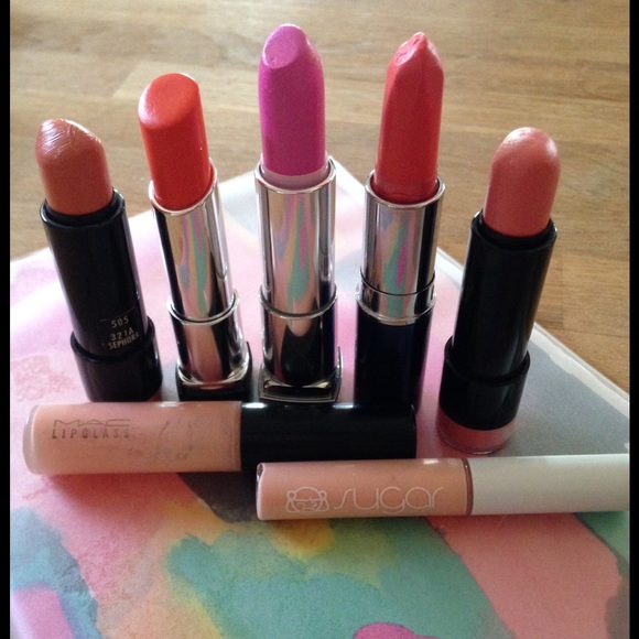 Mixed lipstick & lipgloss bundle