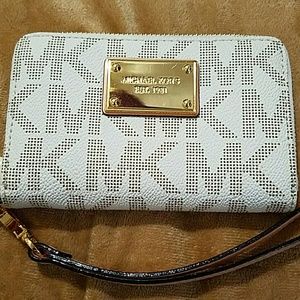 Authentic Michael Kors iPhone Wristlet