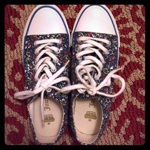 New Woman Juicy Couture Floral Sneaker Size 5.5