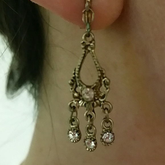 Clip-on gold, sparkly earrings