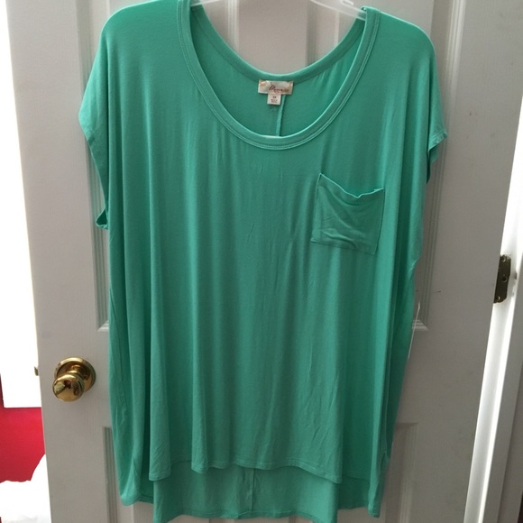 NWT- Cute Plus Size Tee with back button detail