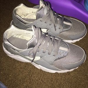 Nike hurraches Grade school 6.5