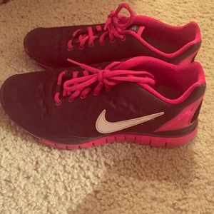 Black and pink Nike free runs!