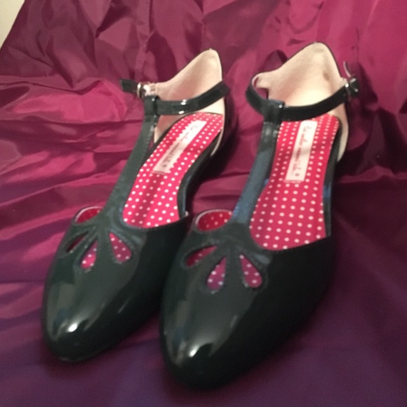 BAIT dark green kitten heel t-straps