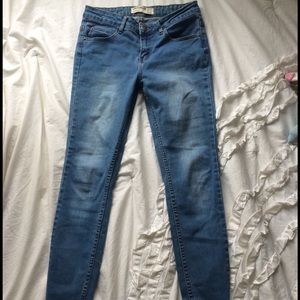 Light wash ankle grazer Jeans