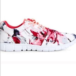 Cute Spring Tennis Shoe. Comfy and Chic! 💕