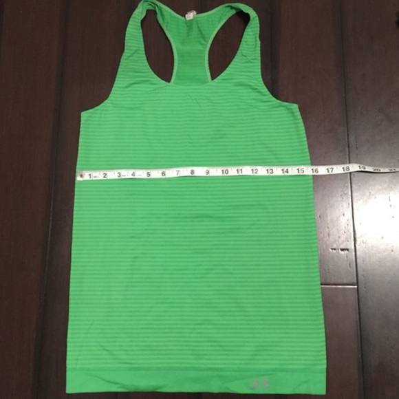 Green size L Under Armour Fitted Workout Shirt