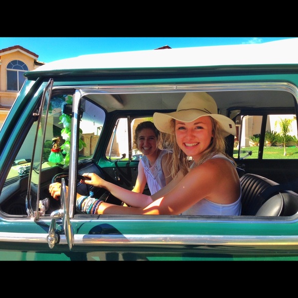 Meet your Posher, Maya - Picture 1 of 1