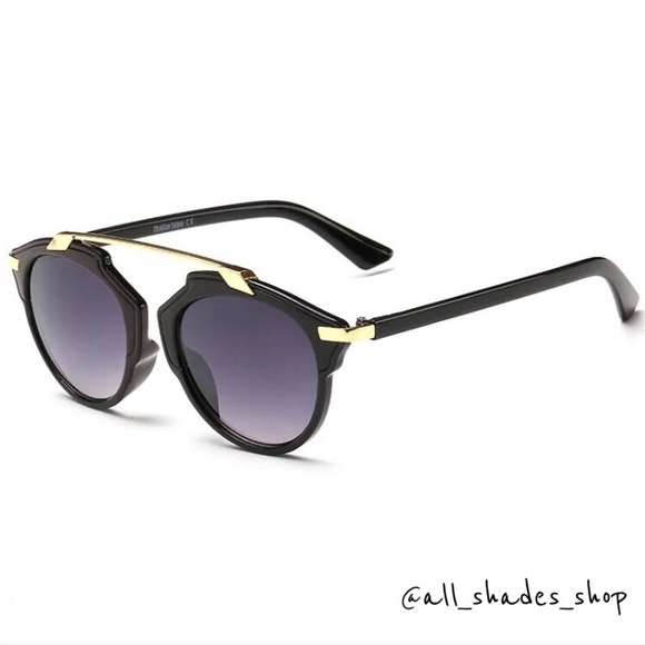 Accessories - 🎀Host Pick🎀 Gold top black sunglasses