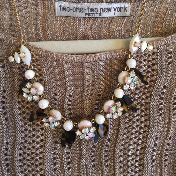 light weight beige knit top - Picture 2 of 4