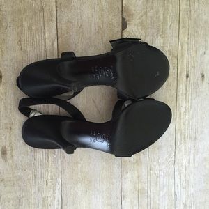 Nina Shoes - Satin Crystal Embellished Bow Heels 🎀 Nina Shoes - Satin Crystal Embellished Bow Heels 🎀
