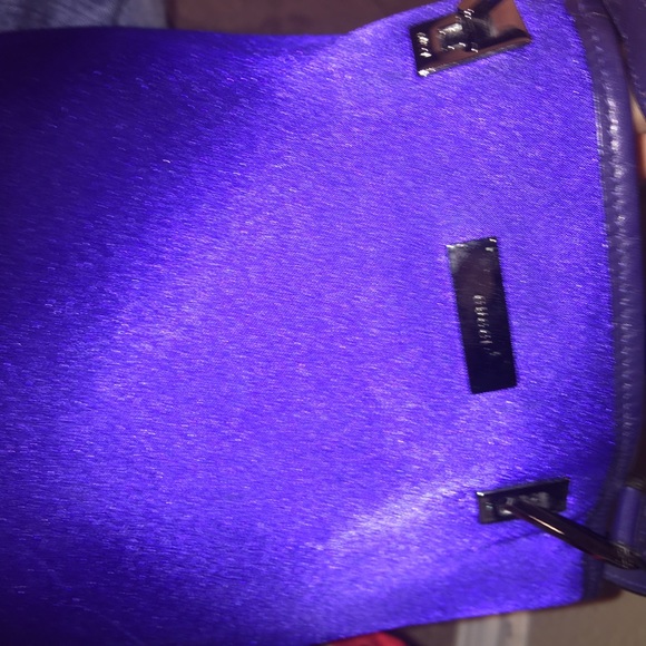 Small Gucci bucket purse - Picture 2 of 4