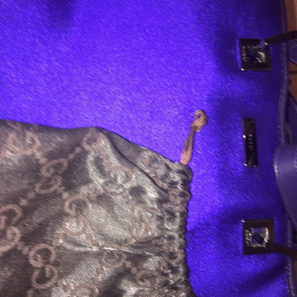 Small Gucci bucket purse - Picture 3 of 4