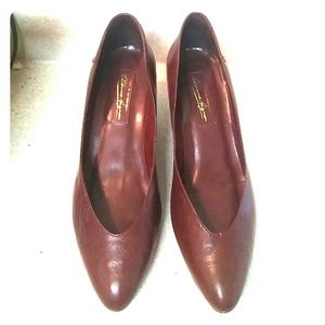 Red wine Etienne Aigner heels